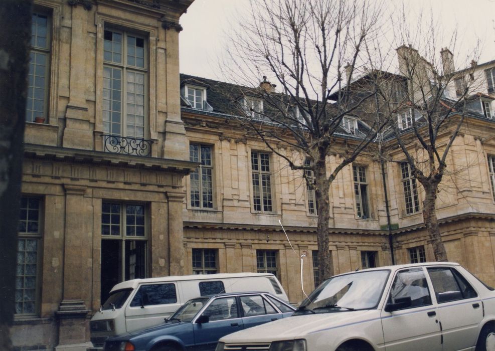 façade nord sur la cour d’honneur, vue partielle