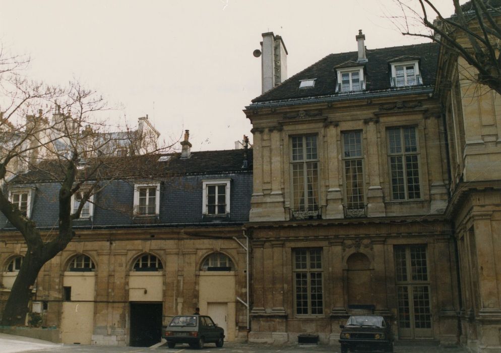 façade ouest sur la cour d’honneur