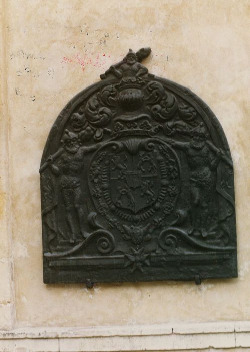 plaque de cheminée au armes des Chavigny