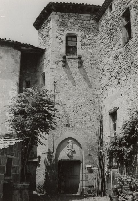 tourelle d’escalier, angle nord-ouest de la cour