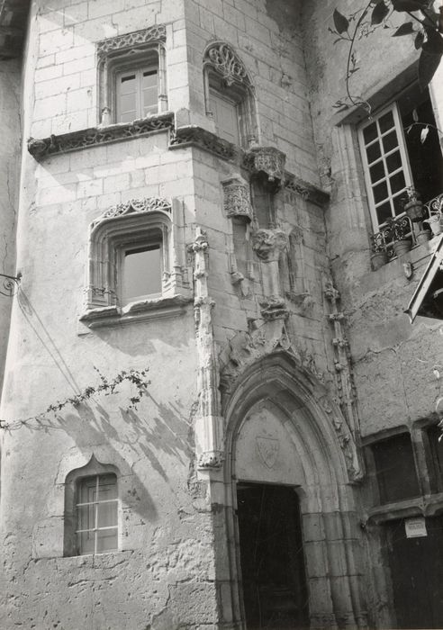 tourelle d’escalier, tourelle d’escalier sud-ouest, vue partielle