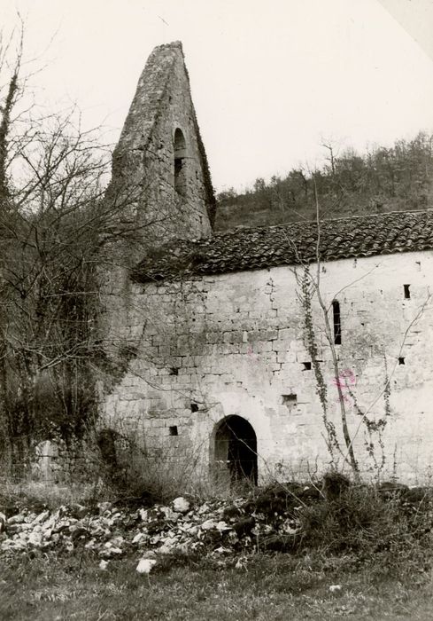 façade latérale sud-ouest, vue partielle