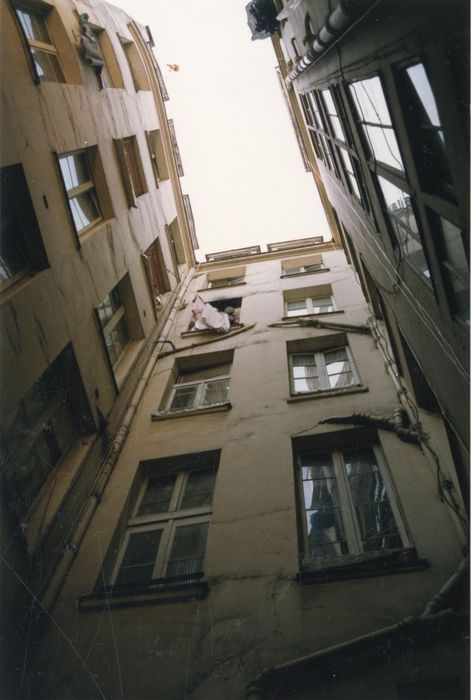 façades sur la cour intérieure, vue partielle