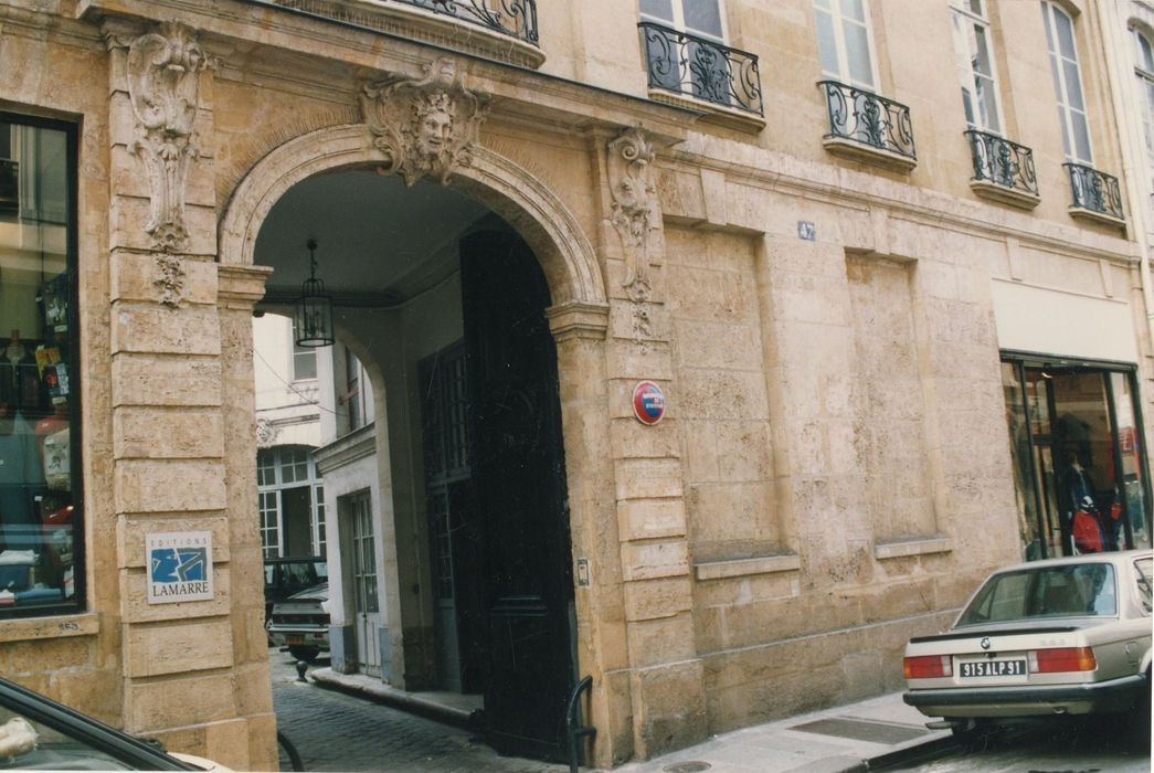 portail d’accès sur rue