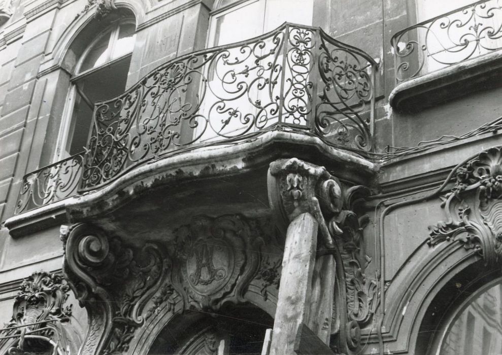 façade est, détail du balcon du 1er étage