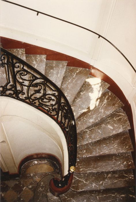 escalier monumental, vue partielle