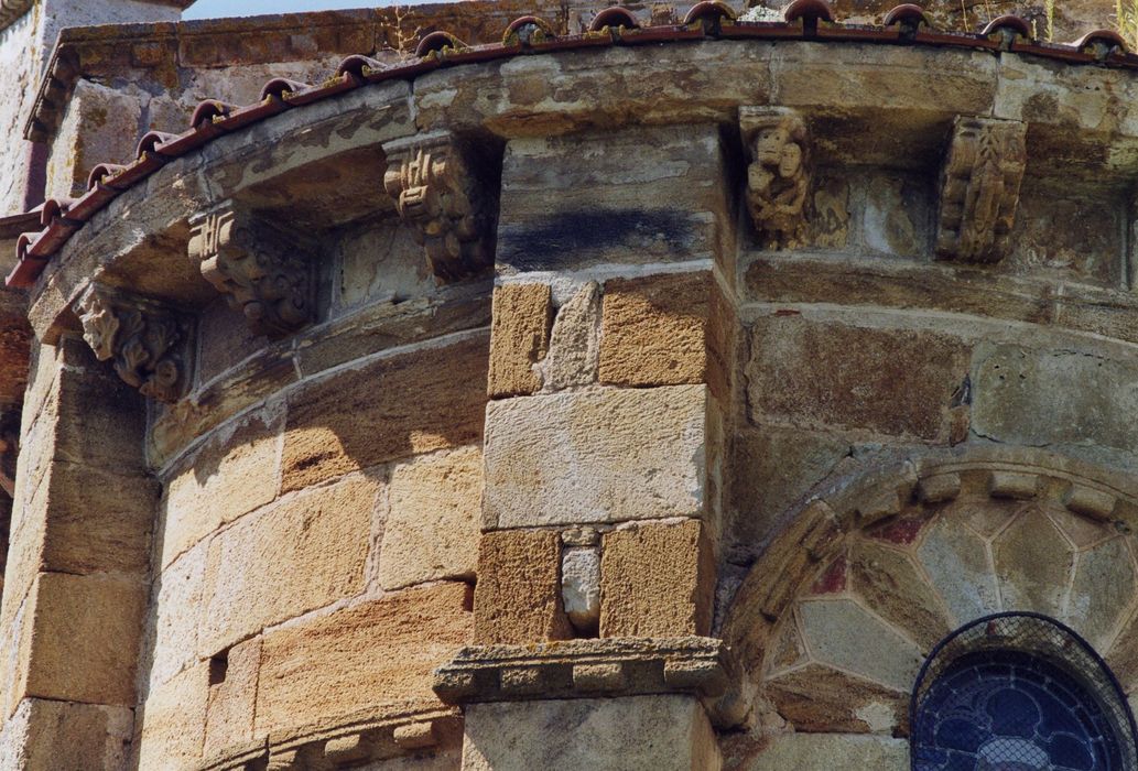 chevet, détail des corbeaux sculptés