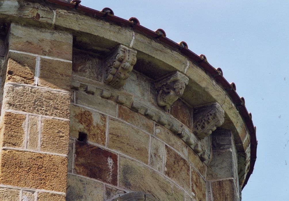 chevet, détail des corbeaux sculptés