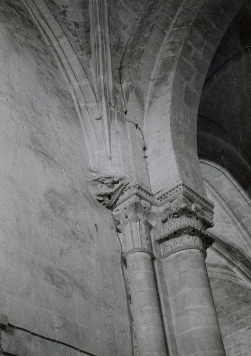 croisée du transept, pile sud-ouest, détail des chapiteaux sculptés