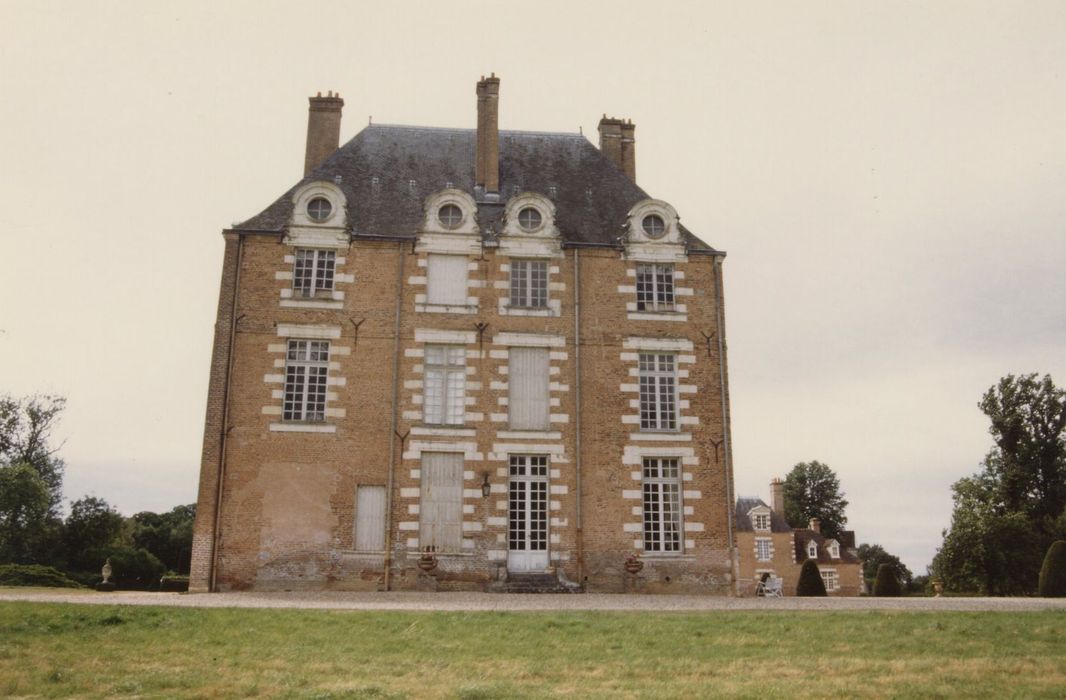 façade est, détail du balcon du 1er étage