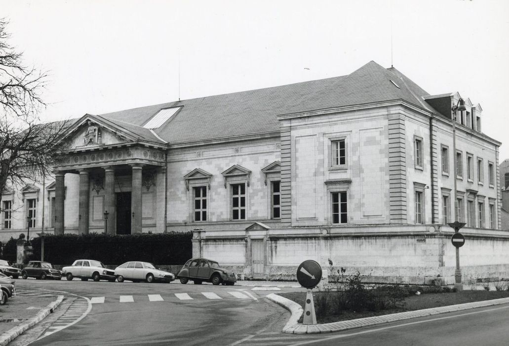 façades est et nord, vue partielle