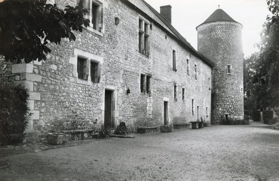 bâtiment des moines, façade ouest