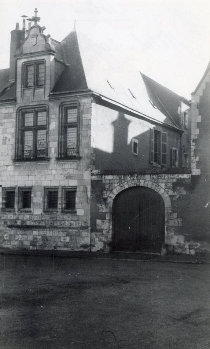 façade sur rue, vue partielle