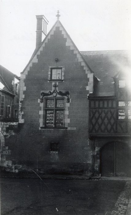 façade sur rue, vue partielle