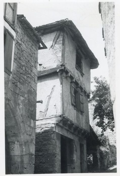 façade sur rue, vue partielle