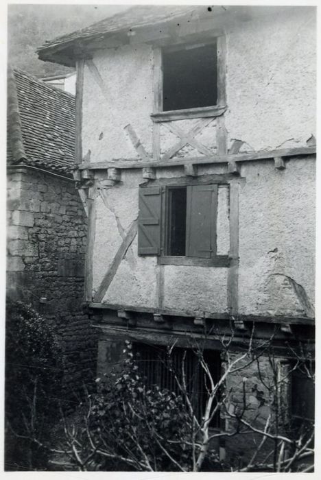 façade sur rue, vue partielle