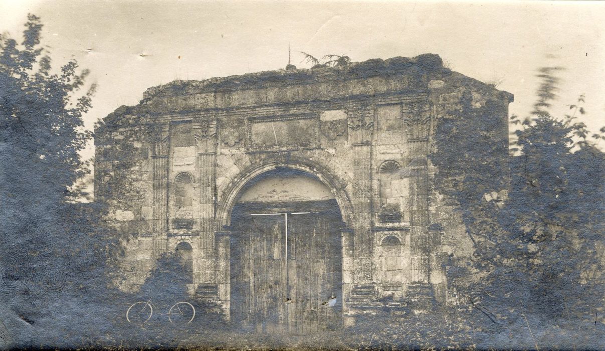 vue générale de l’ancien portail