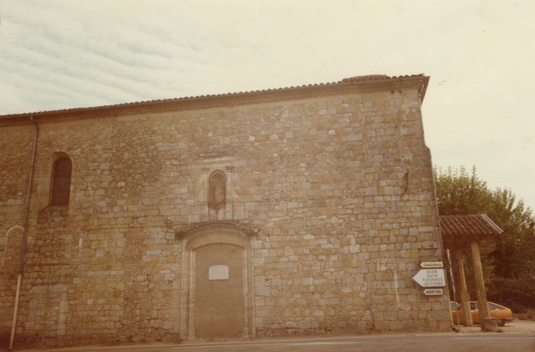 façade latérale nord-ouest, vue partielle