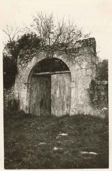 portail d’accès à l’ancien cimetière