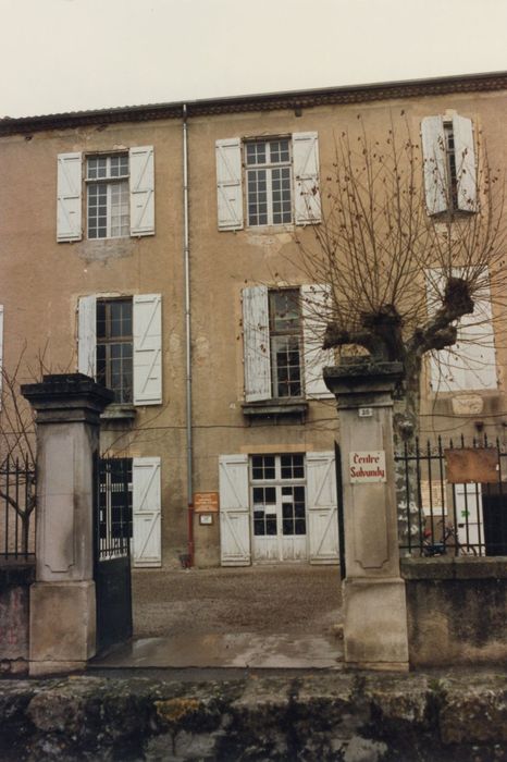 façade sur la rue Jean Jaurès, vue partielle