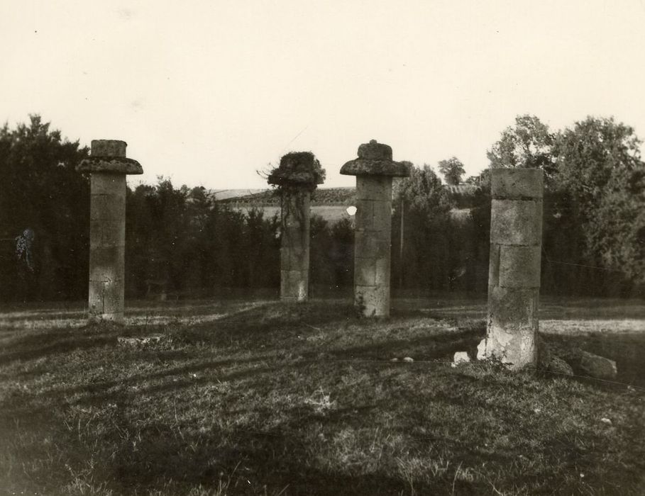 vue générale des vestiges du pigeonnier 2