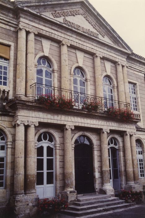 façade est sur la cour d’honneur, vue partielle