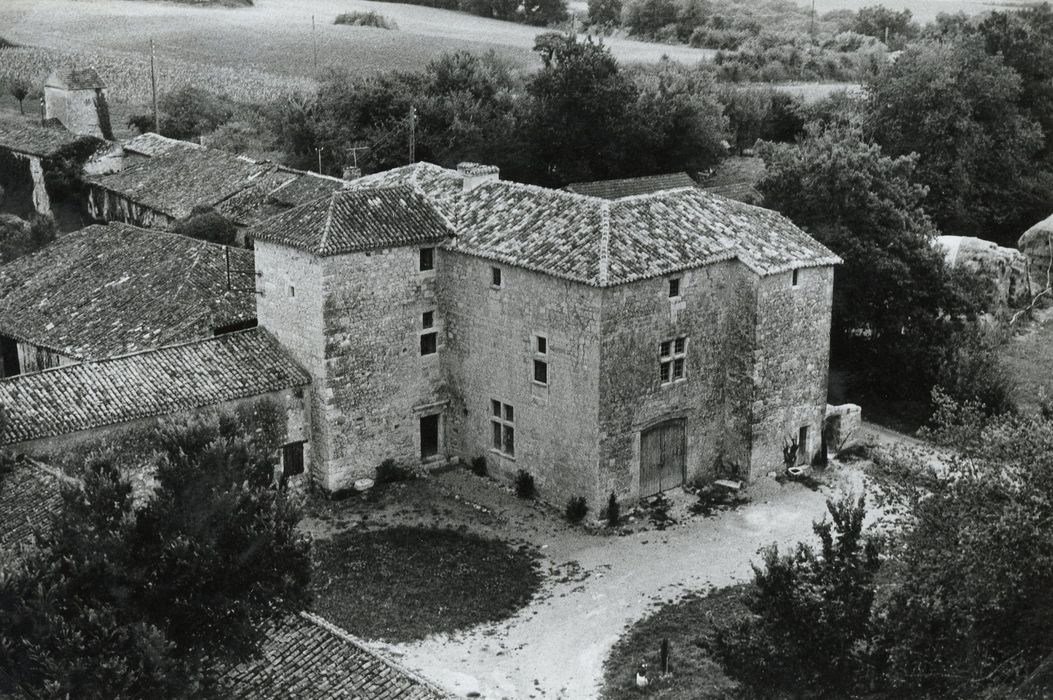 vue aérienne de la maison, façades nord-ouest, nord-est