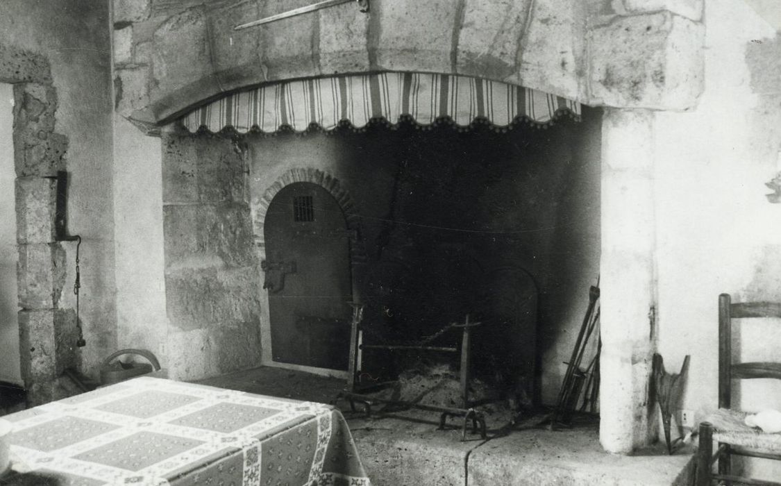 salle à manger, cheminée monumentale