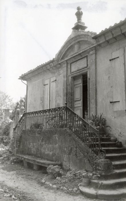 logis, perron d’accès