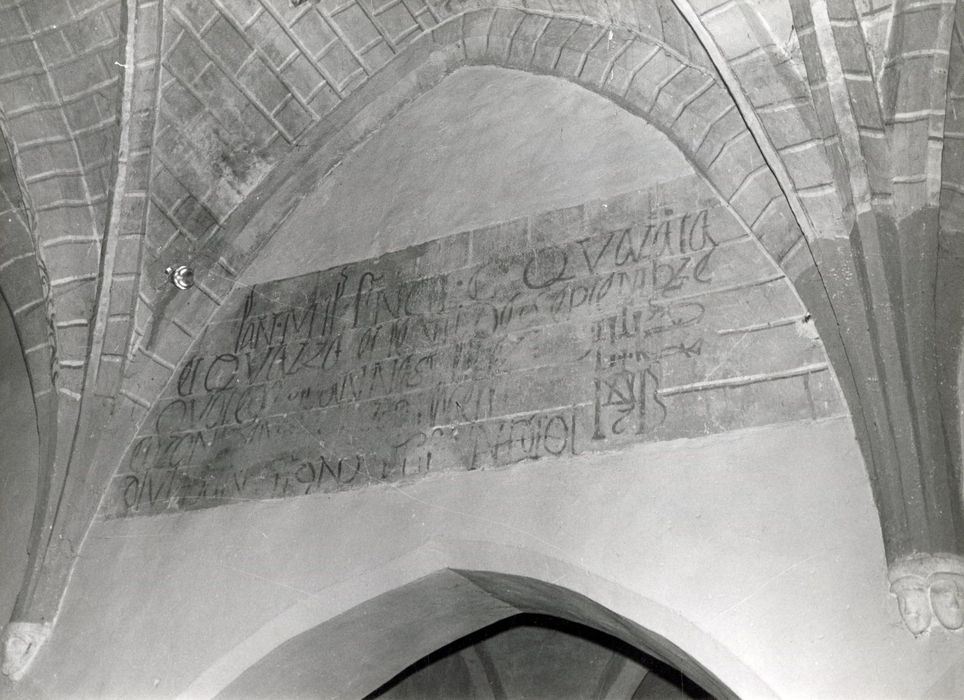 détail de l’inscription située au-dessus de l’arc s’ouvrant sur la seconde chapelle latérale