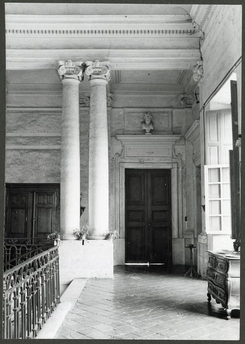 vestibule du 1er étage, vue partielle