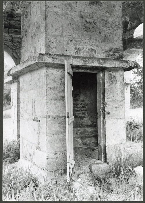 pigeonnier, accès à l’escalier à vis