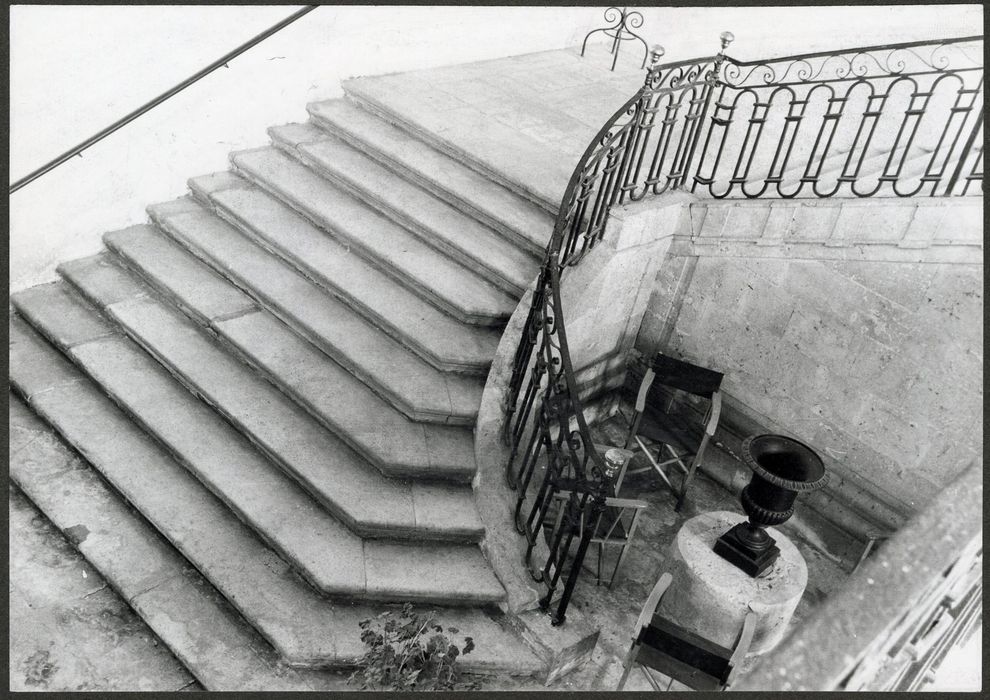 escalier monumental, vue partielle