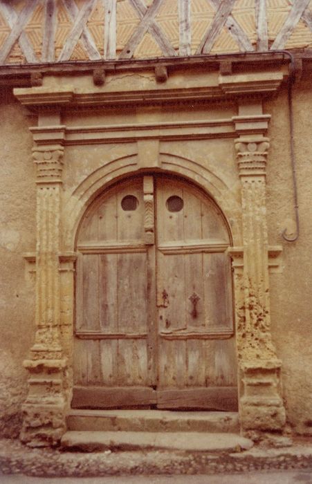 porte d’accès sur rue