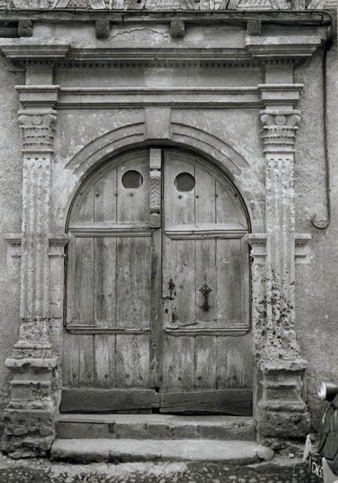 porte d’accès sur rue