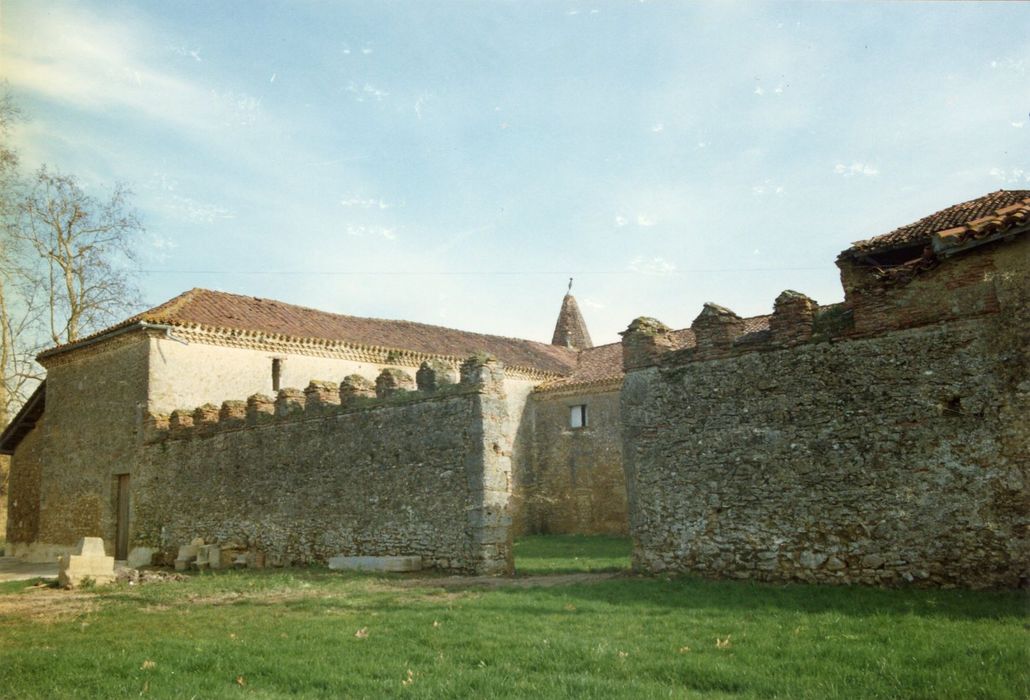 cour des communs, mur de clôture ouest