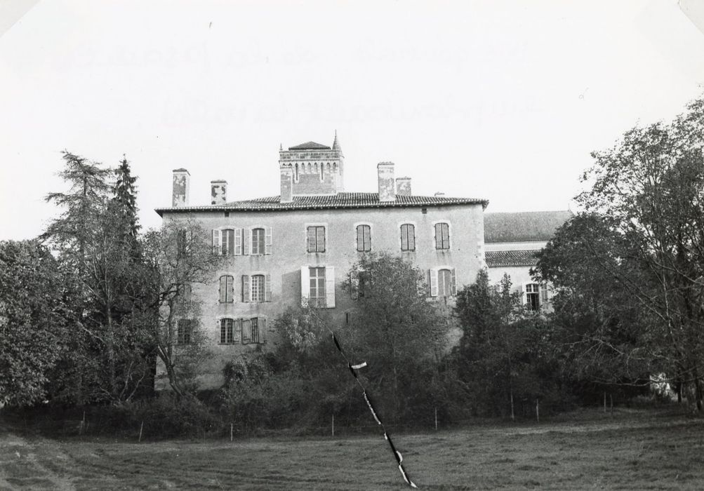 façade nord-ouest, vue partielle