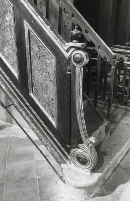 chaire à prêcher, détail du départ de la rampe d’escalier