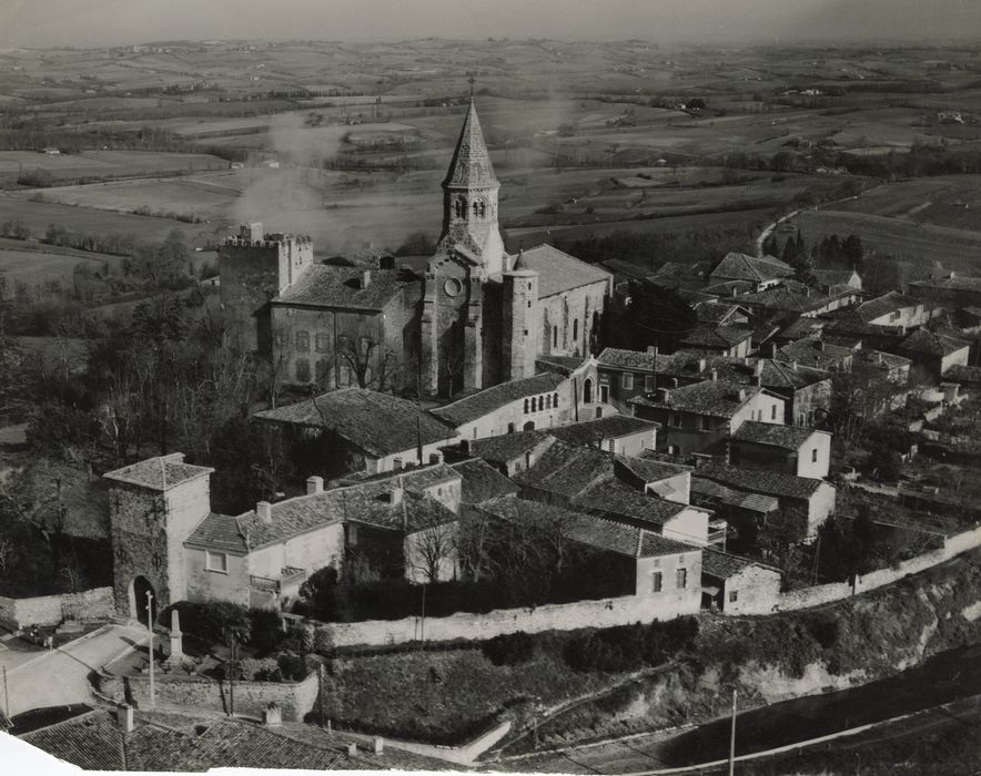 vue aérienne de l’ensemble des bâtiments dans leur environnement