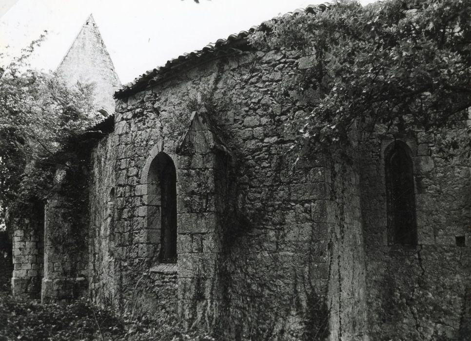 façade latérale sud-est, vue partielle