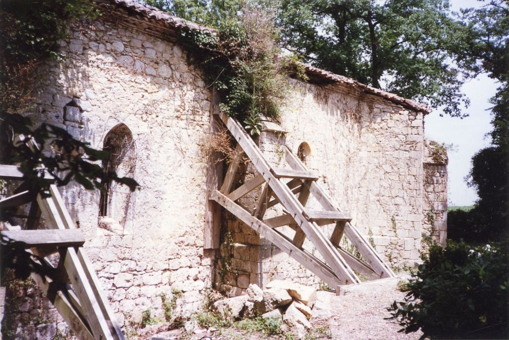 façade latérale sud-est, vue partielle