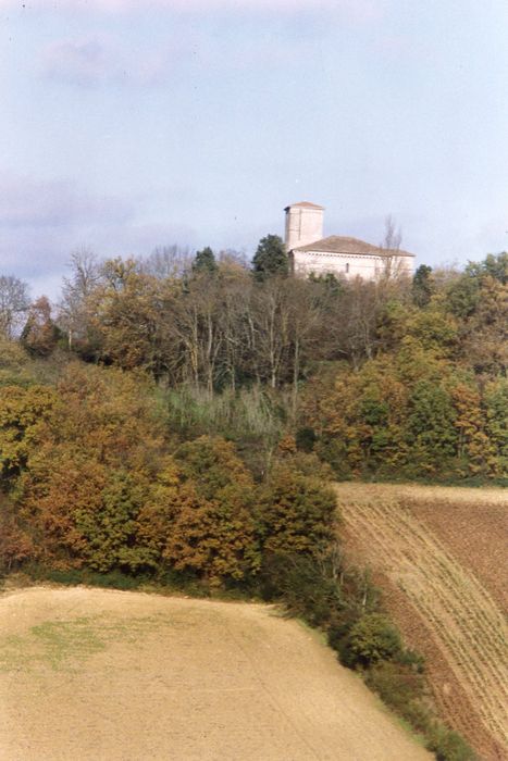 vue partielle du château dans son environnement depuis le Sud