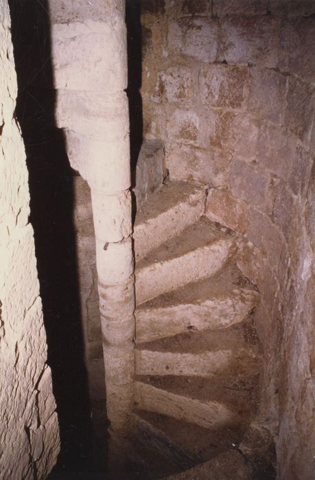 tour nord-ouest, escalier à vis secondaire