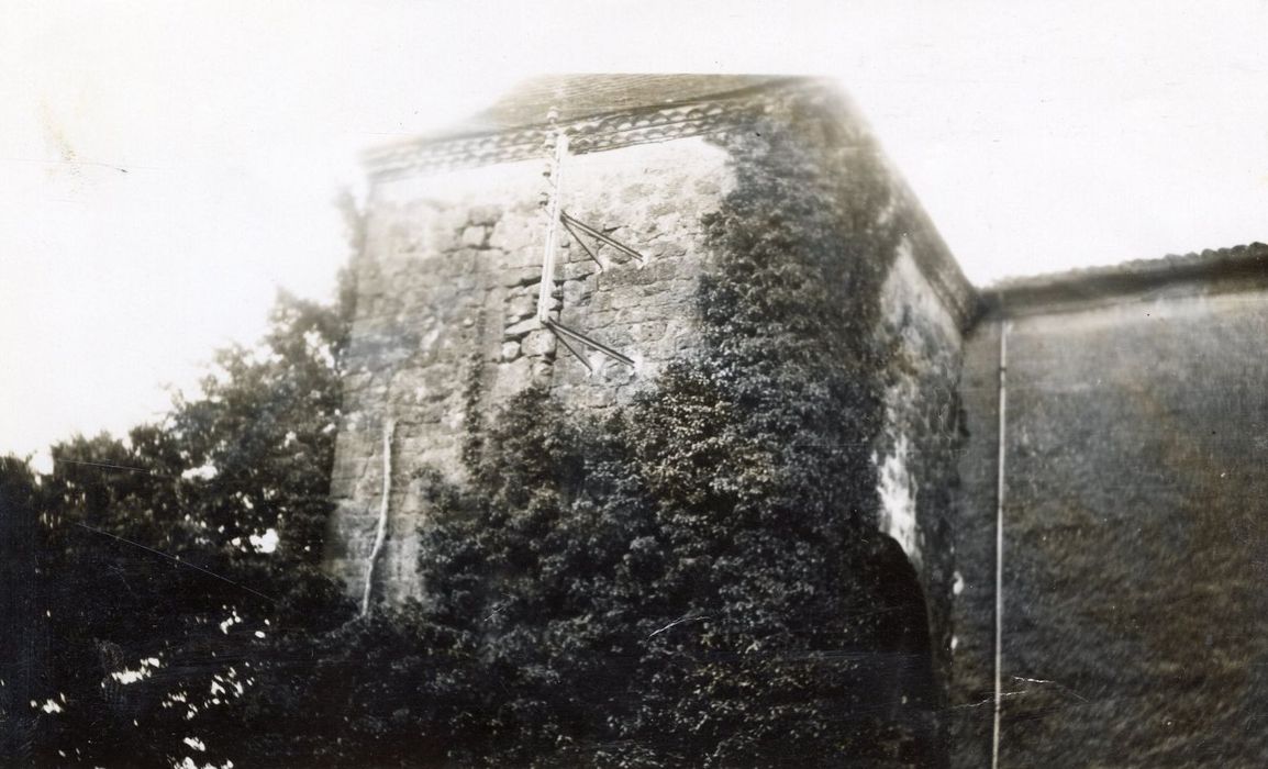 porte fortifiée, élévation sud, vue partielle