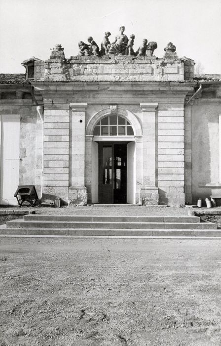 façade est, porte d’accès