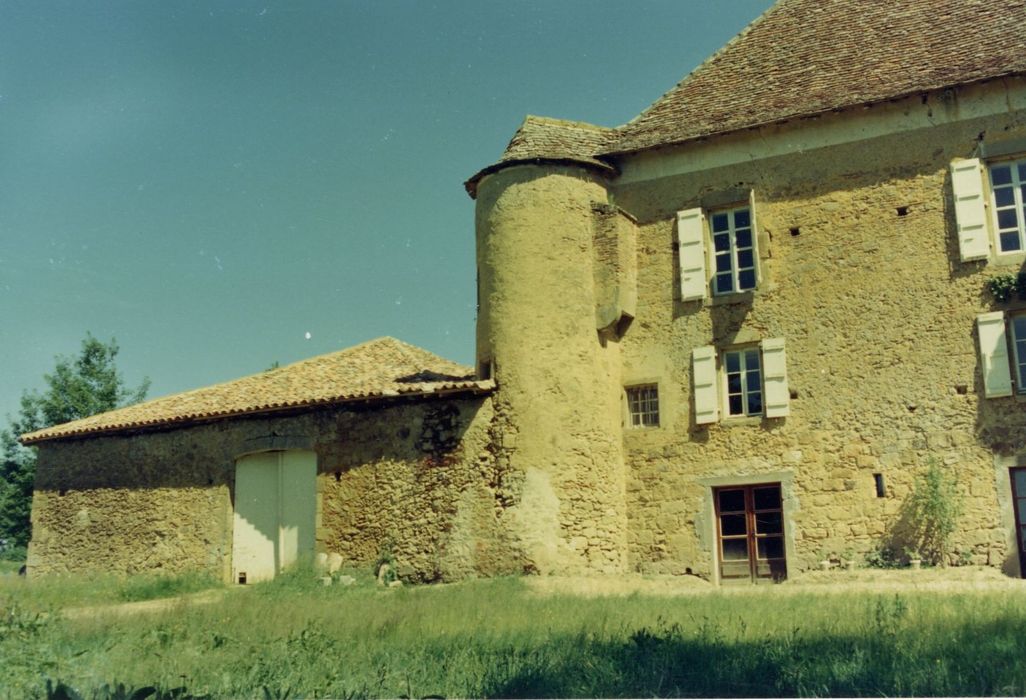 façade nord-ouest, vue partielle