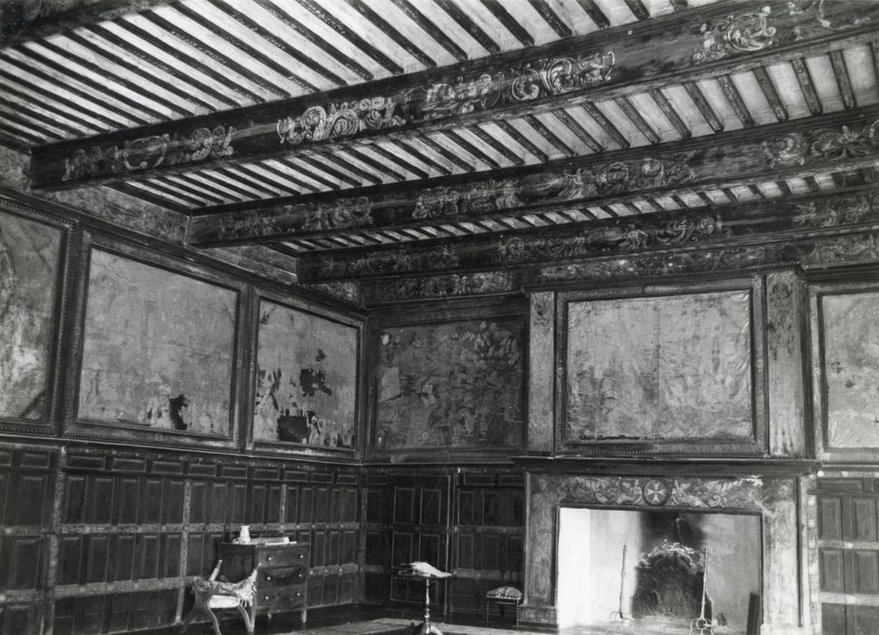 1er étage, grande salle, vue partielle des décors