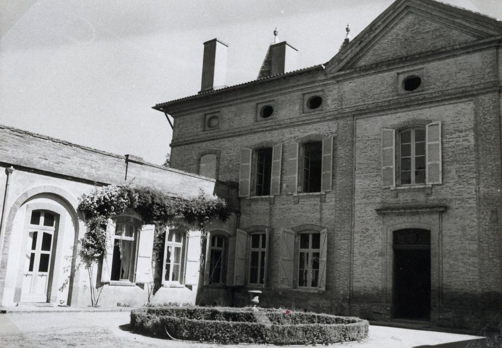 façade sud sur la cour d’honneur, vue partielle