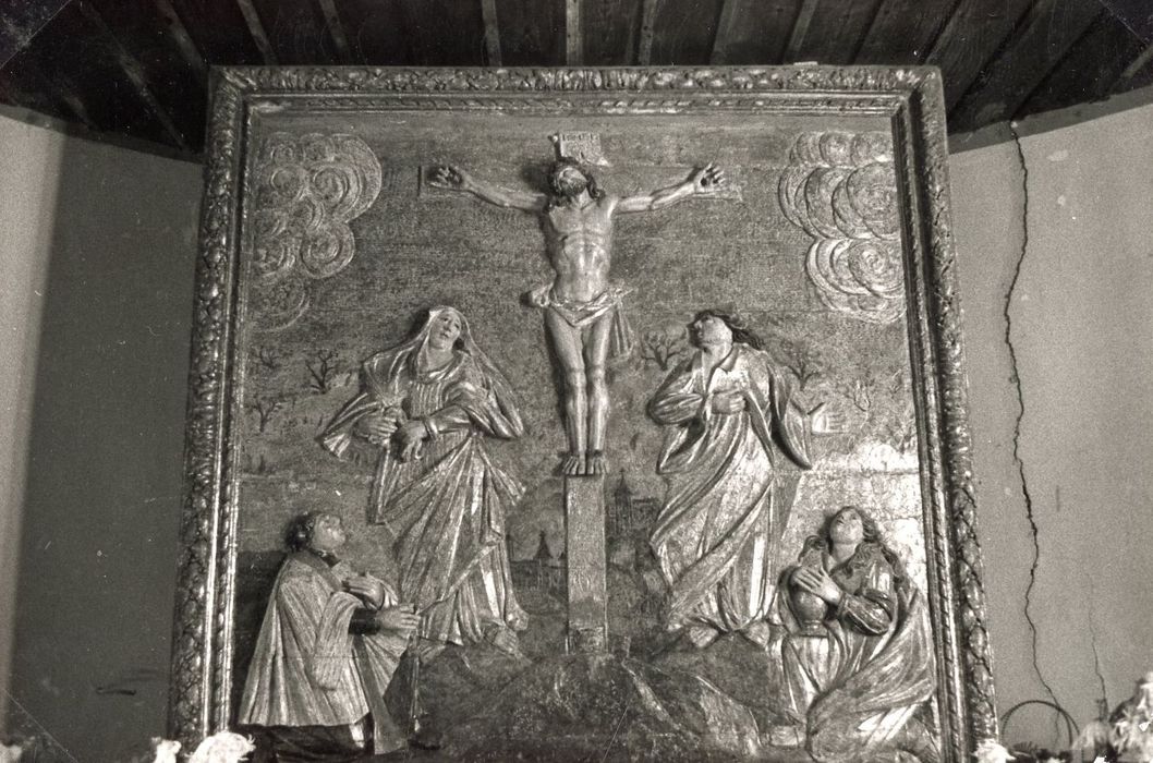 haut-relief : Crucifixion