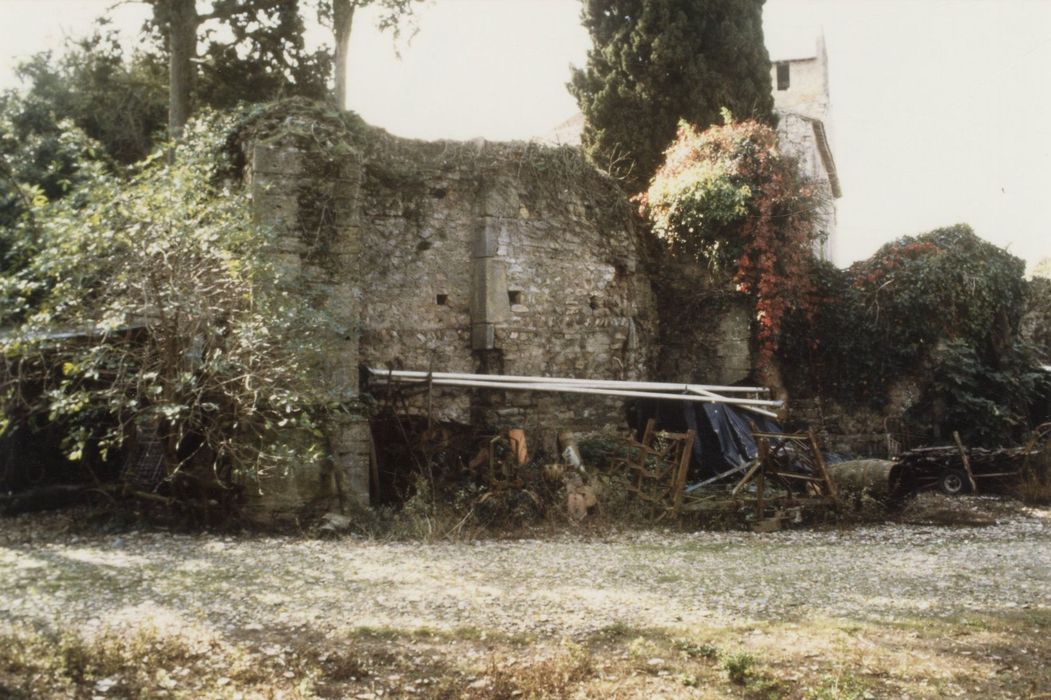 chevet ruinés de l’ancienne église